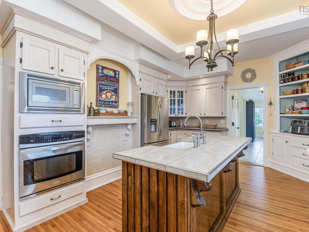 












76 Montague Row

,
Digby,




NS
B0V 1A0

