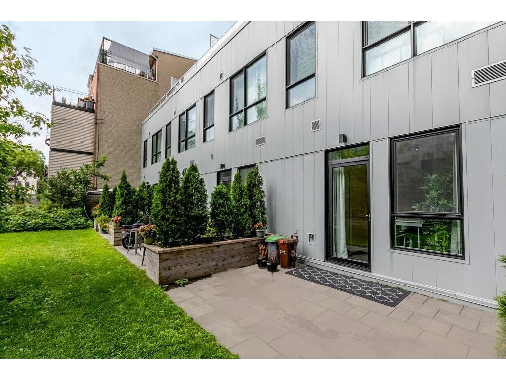 









1190


Rue Montcalm

,
Montréal (Ville-Marie),




QC
H2L0G8

