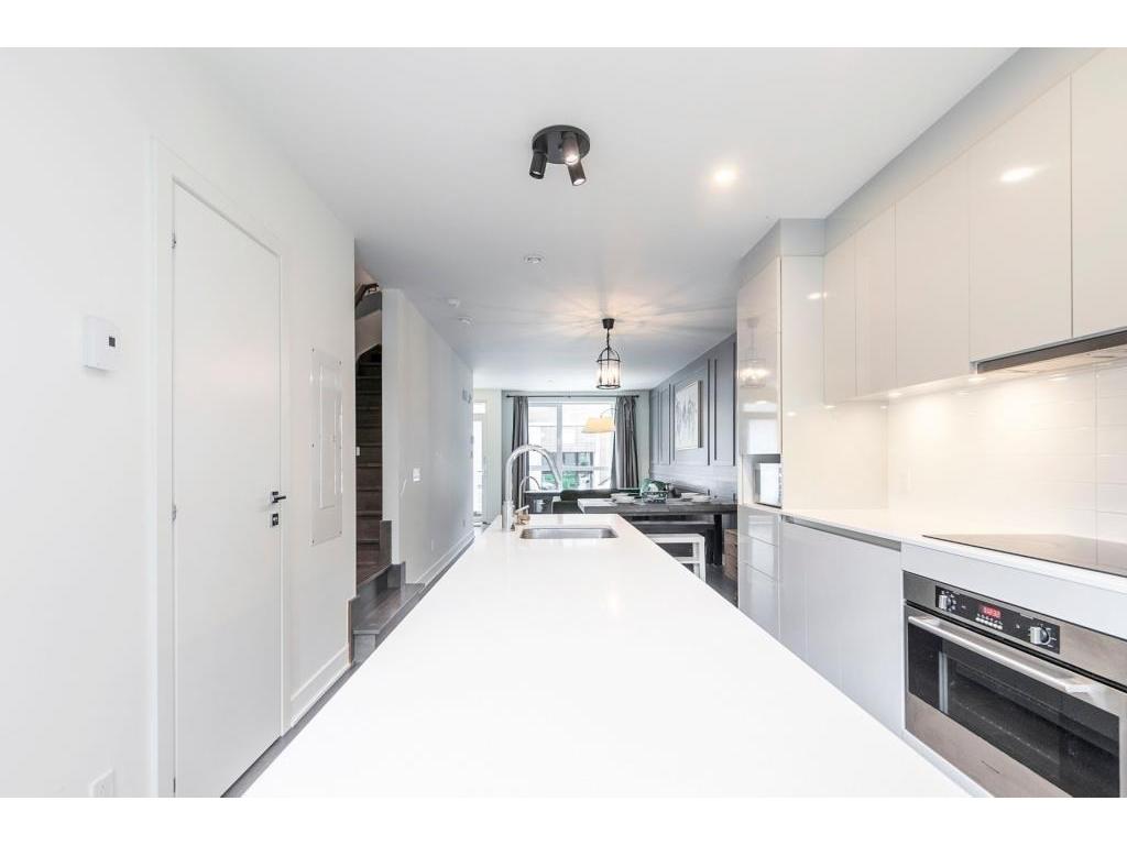 









1190


Rue Montcalm

,
Montréal (Ville-Marie),




QC
H2L0G8

