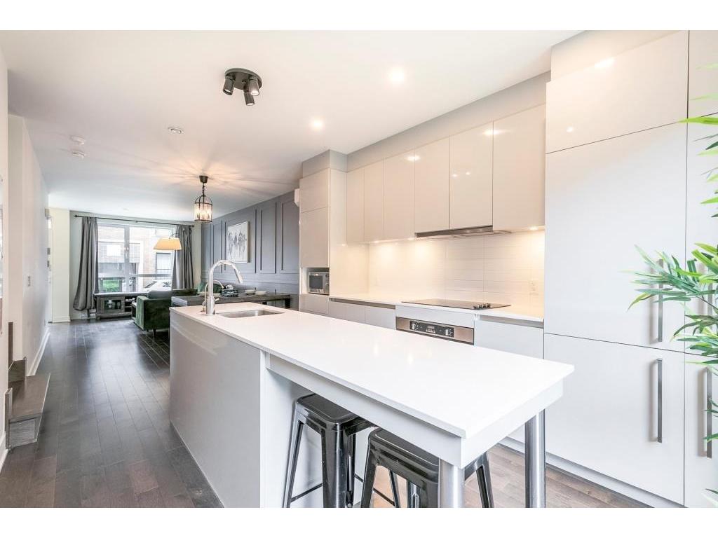 









1190


Rue Montcalm

,
Montréal (Ville-Marie),




QC
H2L0G8

