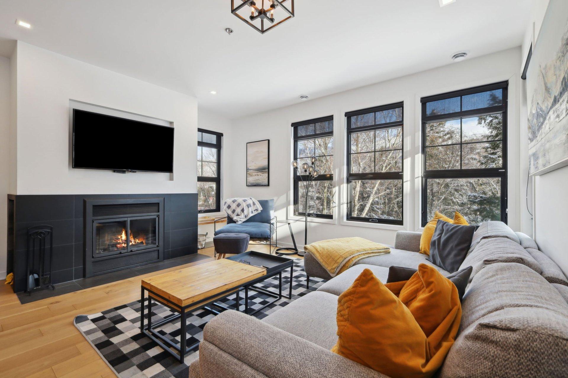 









215


Ch. des Quatre-Sommets

, 2,
Mont-Tremblant,




QC
J8E1C6


