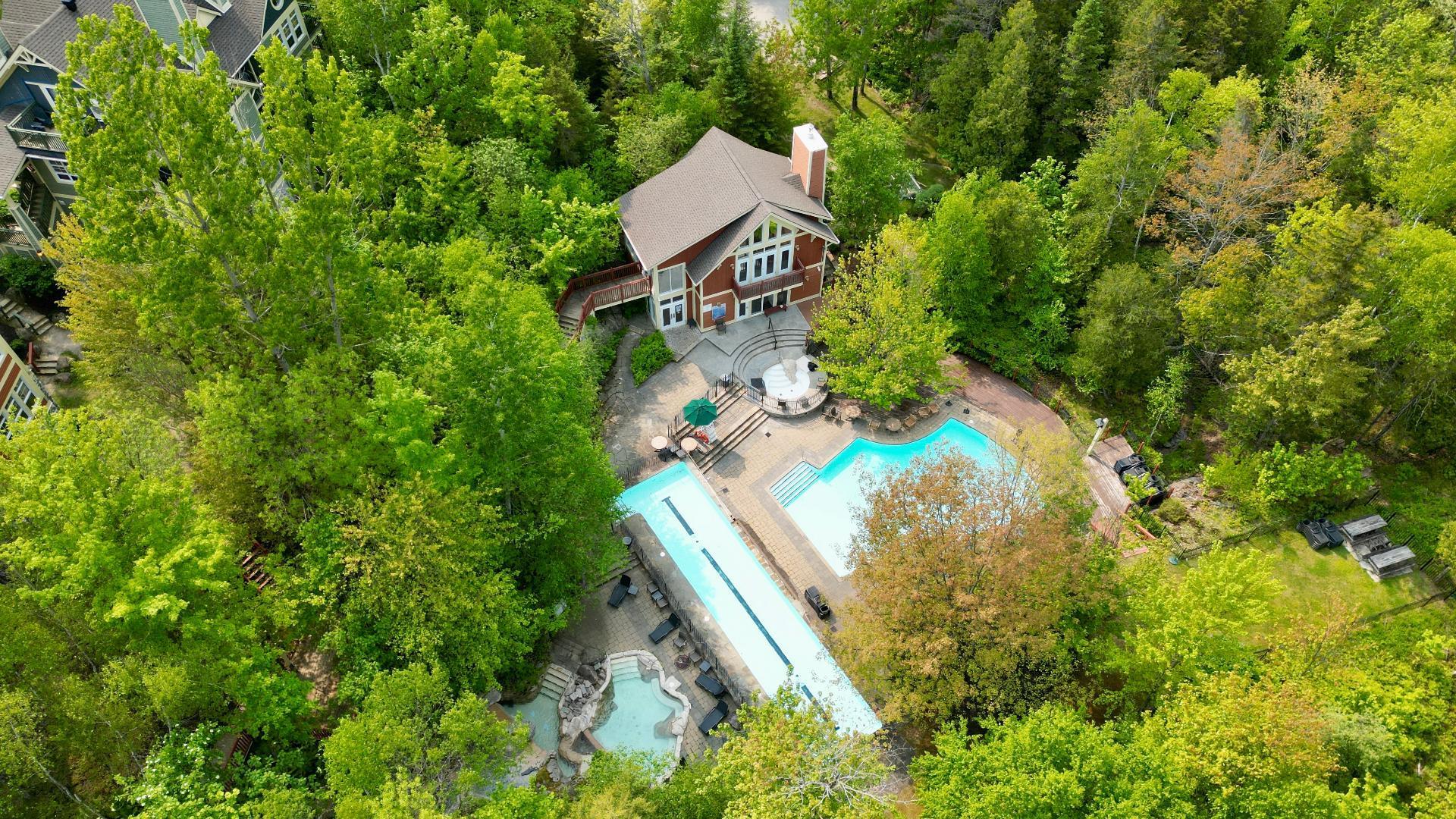 









215


Ch. des Quatre-Sommets

, 2,
Mont-Tremblant,




QC
J8E1C6

