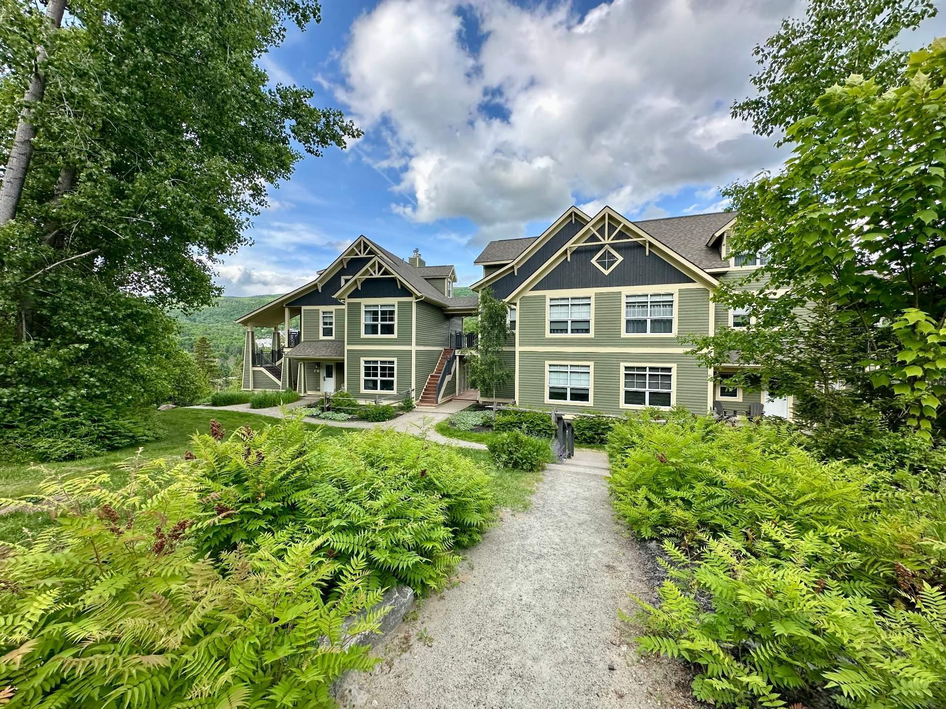 









215


Ch. des Quatre-Sommets

, 2,
Mont-Tremblant,




QC
J8E1C6

