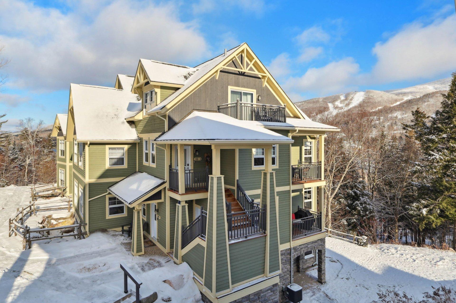 









215


Ch. des Quatre-Sommets

, 2,
Mont-Tremblant,




QC
J8E1C6

