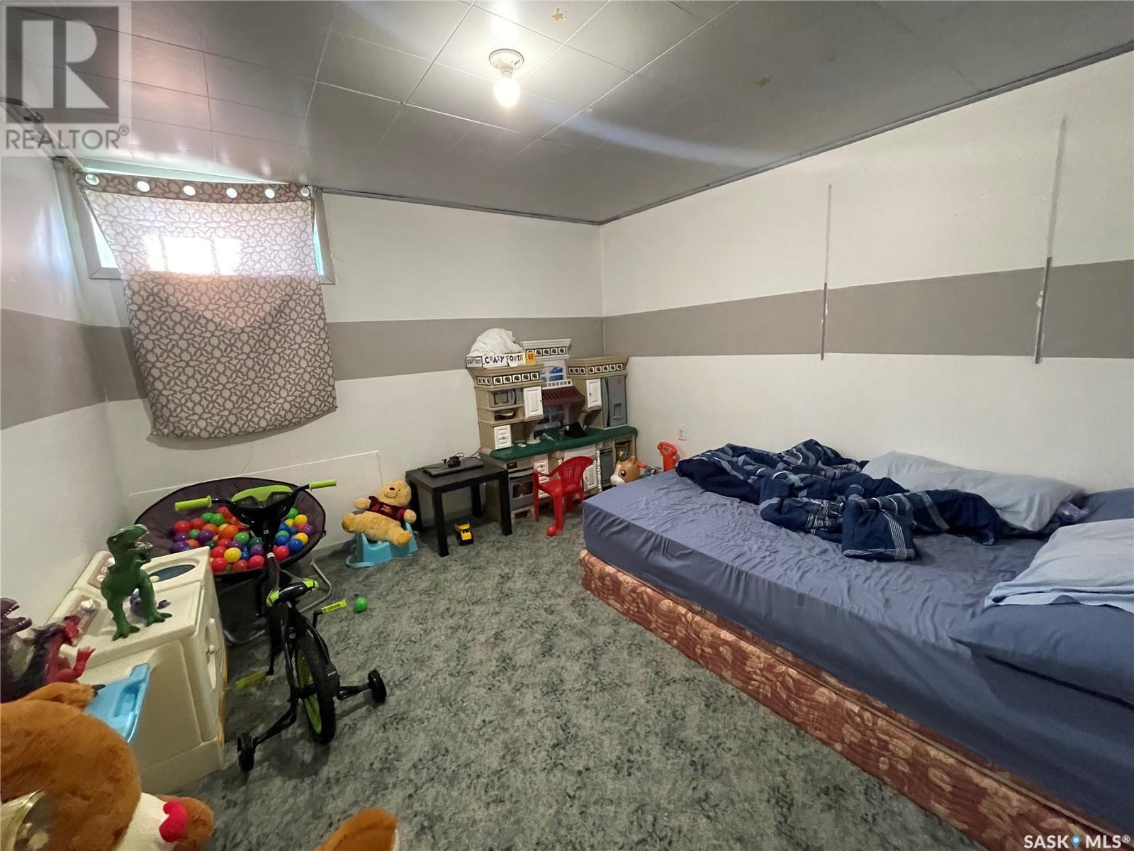 












319 4th AVENUE W

,
Kindersley,




Saskatchewan
S0L1S0

