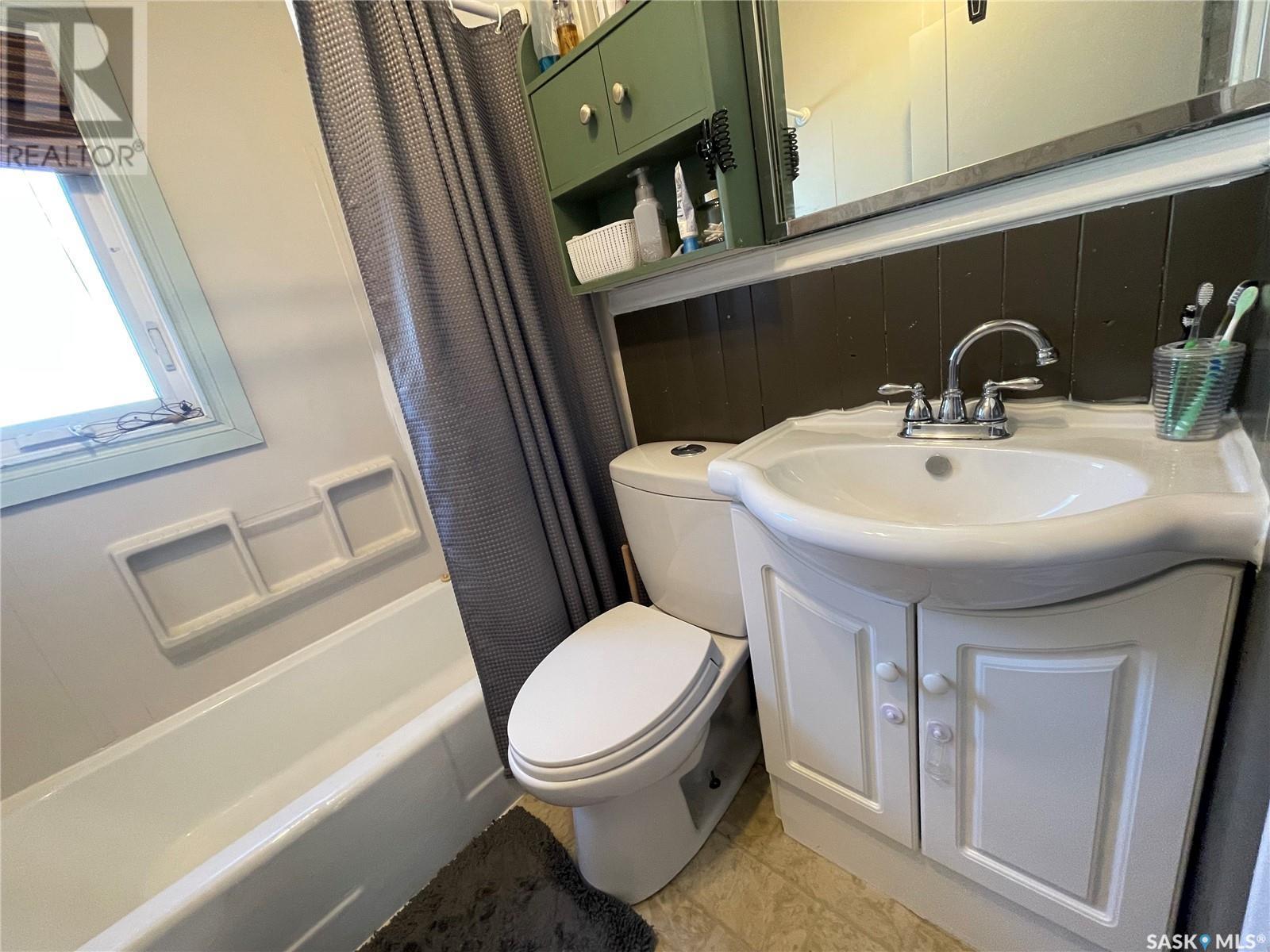 












319 4th AVENUE W

,
Kindersley,




Saskatchewan
S0L1S0

