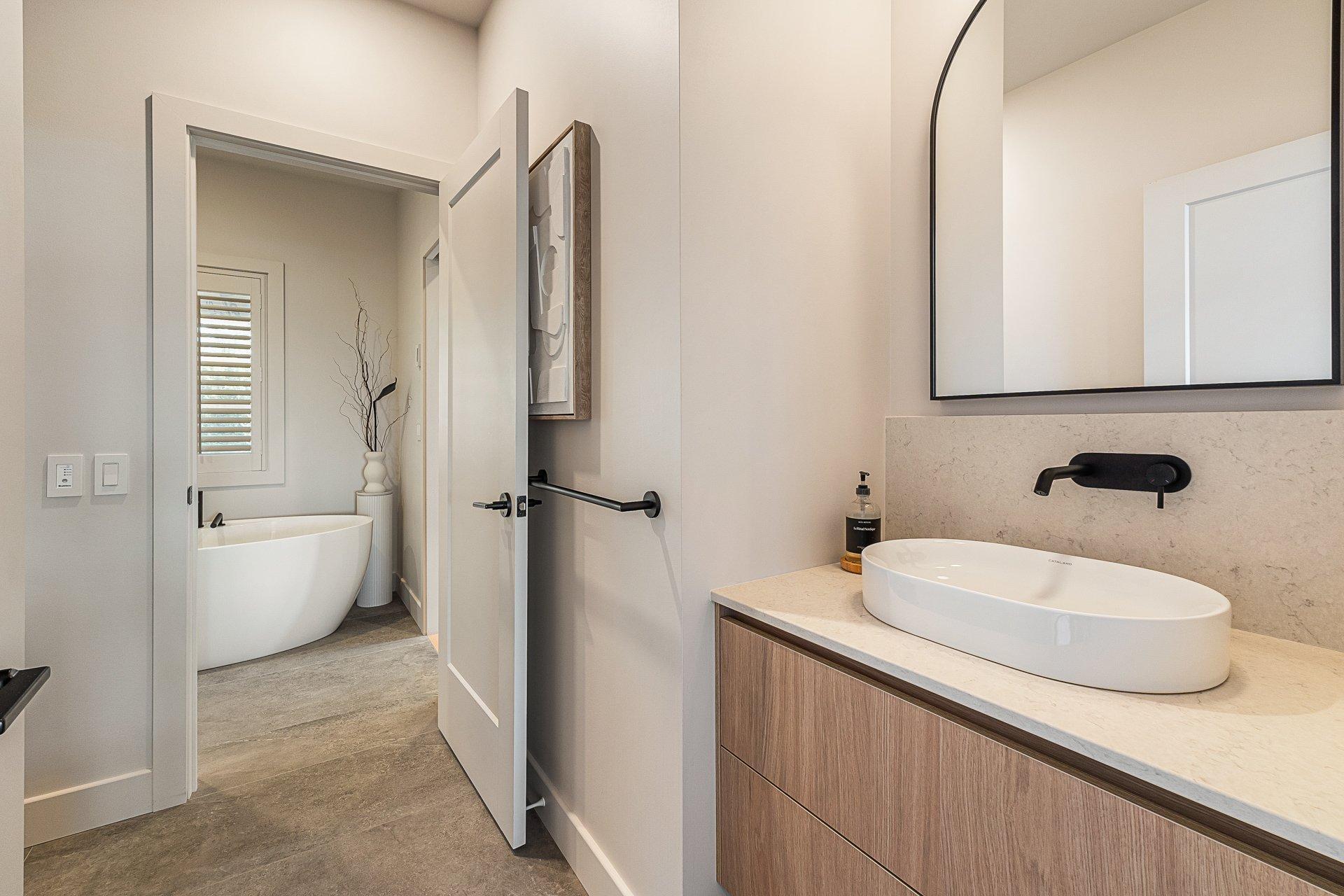 









300


Rue du Moulin

, 6,
Magog,




QC
J1X7H8


