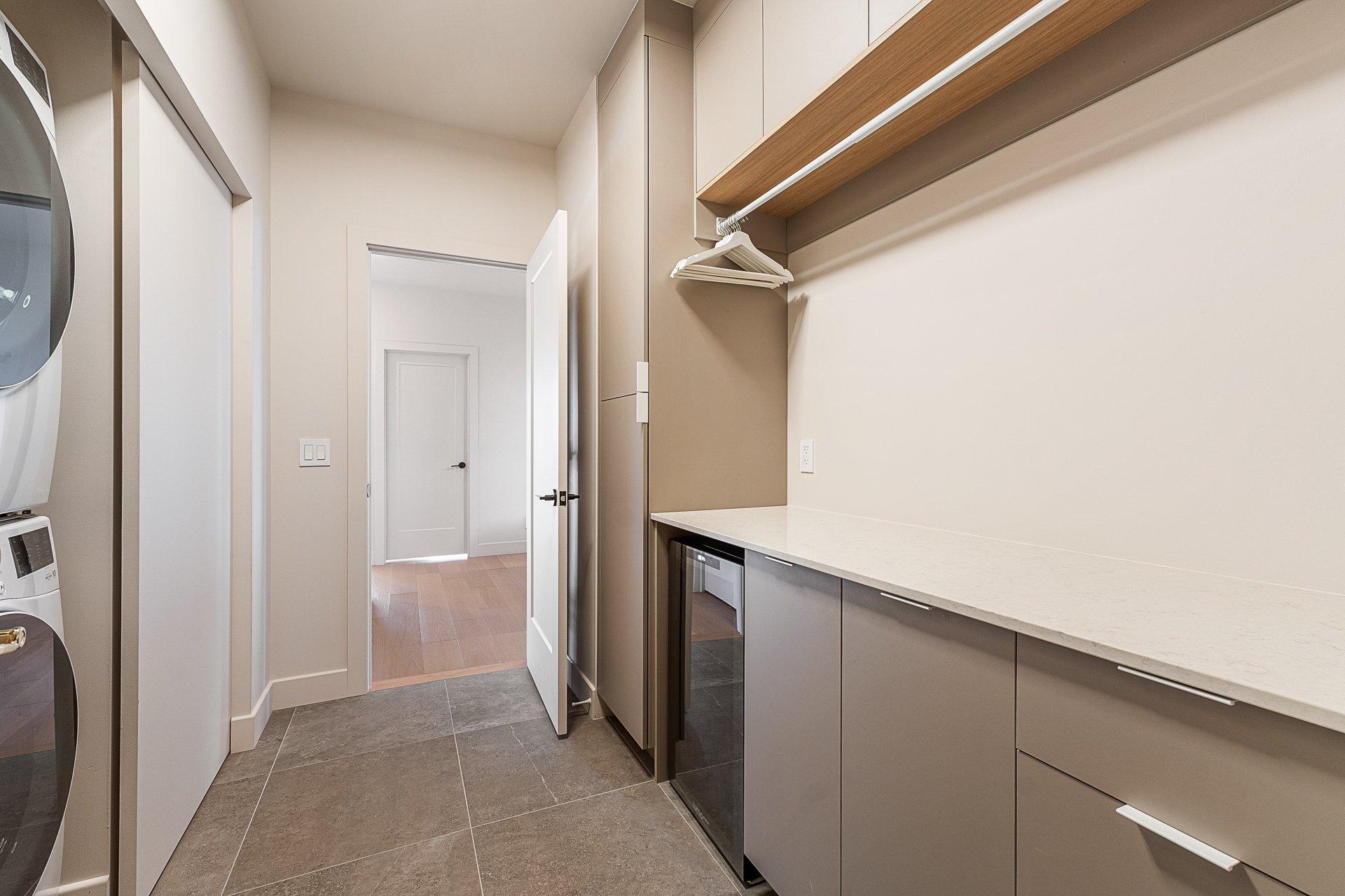 









300


Rue du Moulin

, 6,
Magog,




QC
J1X7H8

