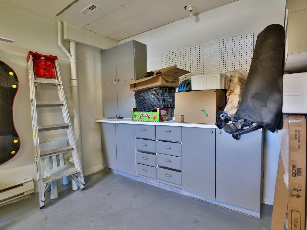 









3030


Rue Ovila-Hamel

,
Longueuil (Saint-Hubert),




QC
J3Y8R4

