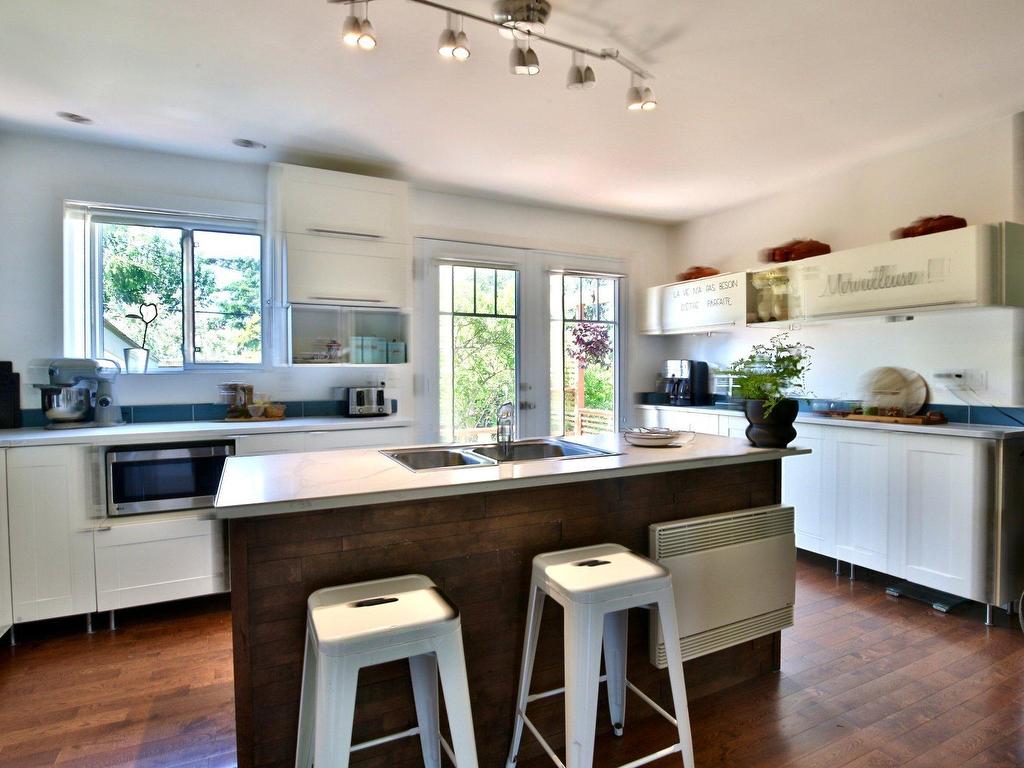 









3030


Rue Ovila-Hamel

,
Longueuil (Saint-Hubert),




QC
J3Y8R4

