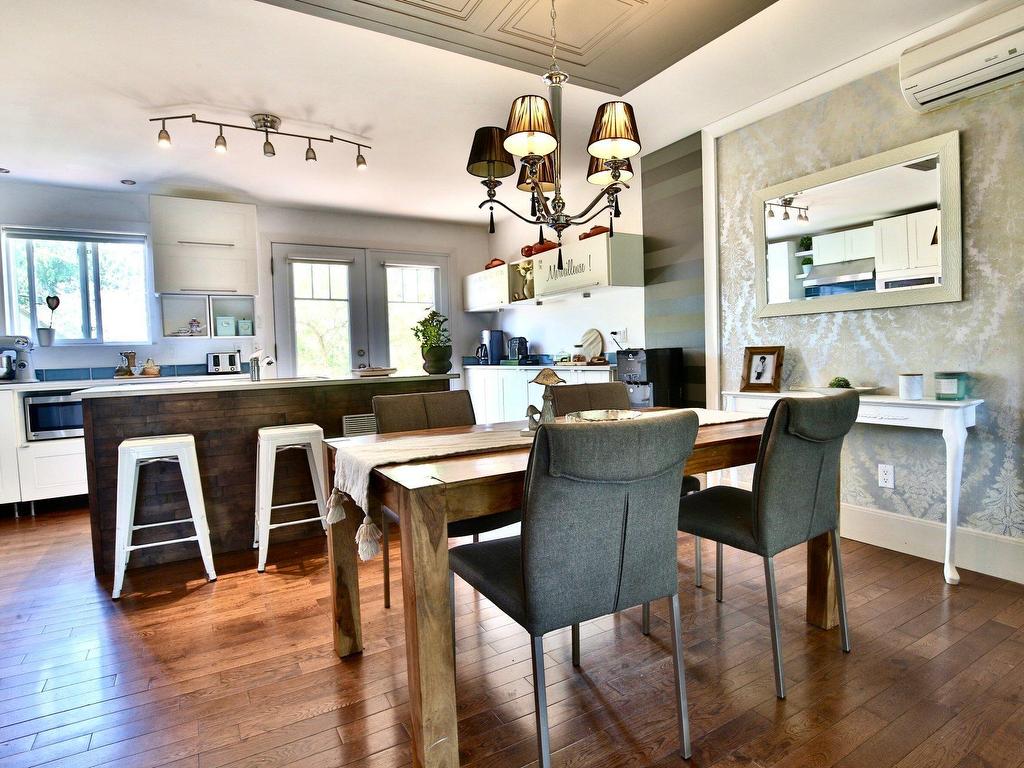 









3030


Rue Ovila-Hamel

,
Longueuil (Saint-Hubert),




QC
J3Y8R4

