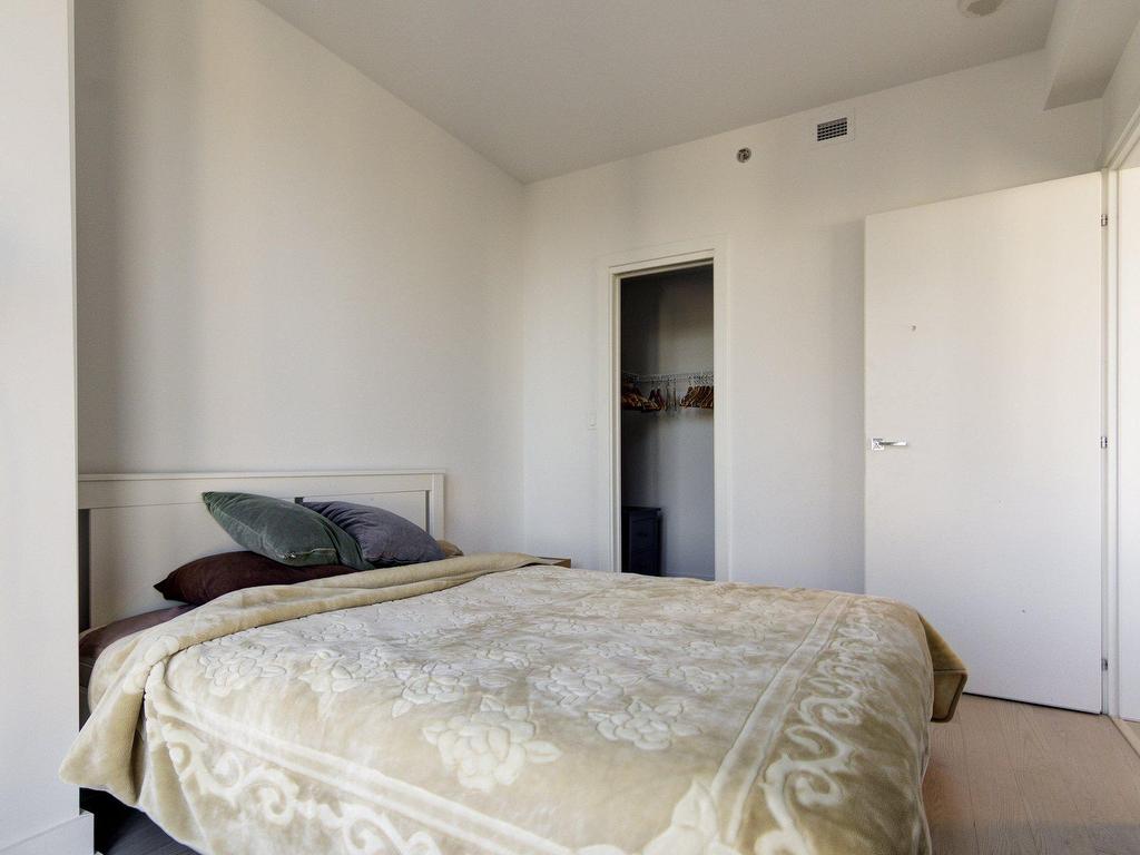 









1211


Rue Drummond

, 1906,
Montréal (Ville-Marie),




QC
H3G0E6

