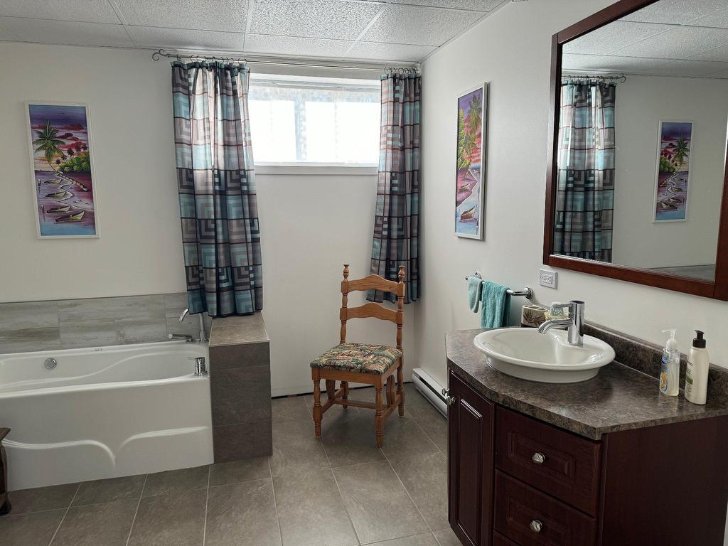 









218


Rue des Campanules

,
Baie-Comeau,




QC
G4Z0B2

