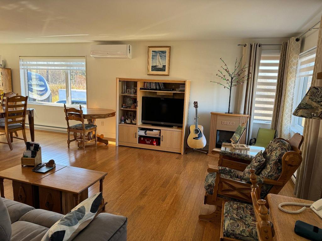









218


Rue des Campanules

,
Baie-Comeau,




QC
G4Z0B2

