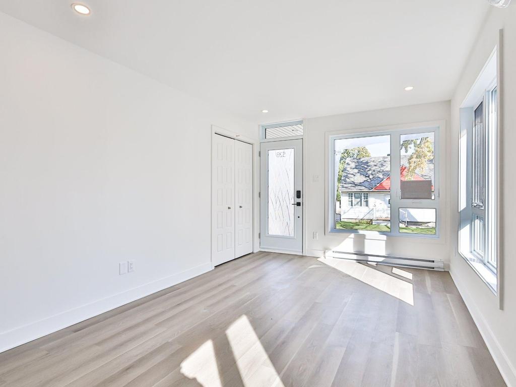 









54A


Rue Cousineau

,
Laval (Pont-Viau),




QC
H7G3J3

