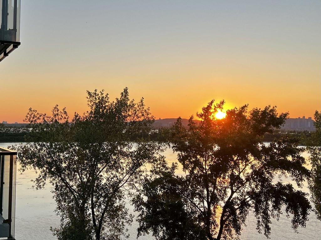 









8310


Boul. St-Laurent

, 405,
Brossard,




QC
J4X0B5

