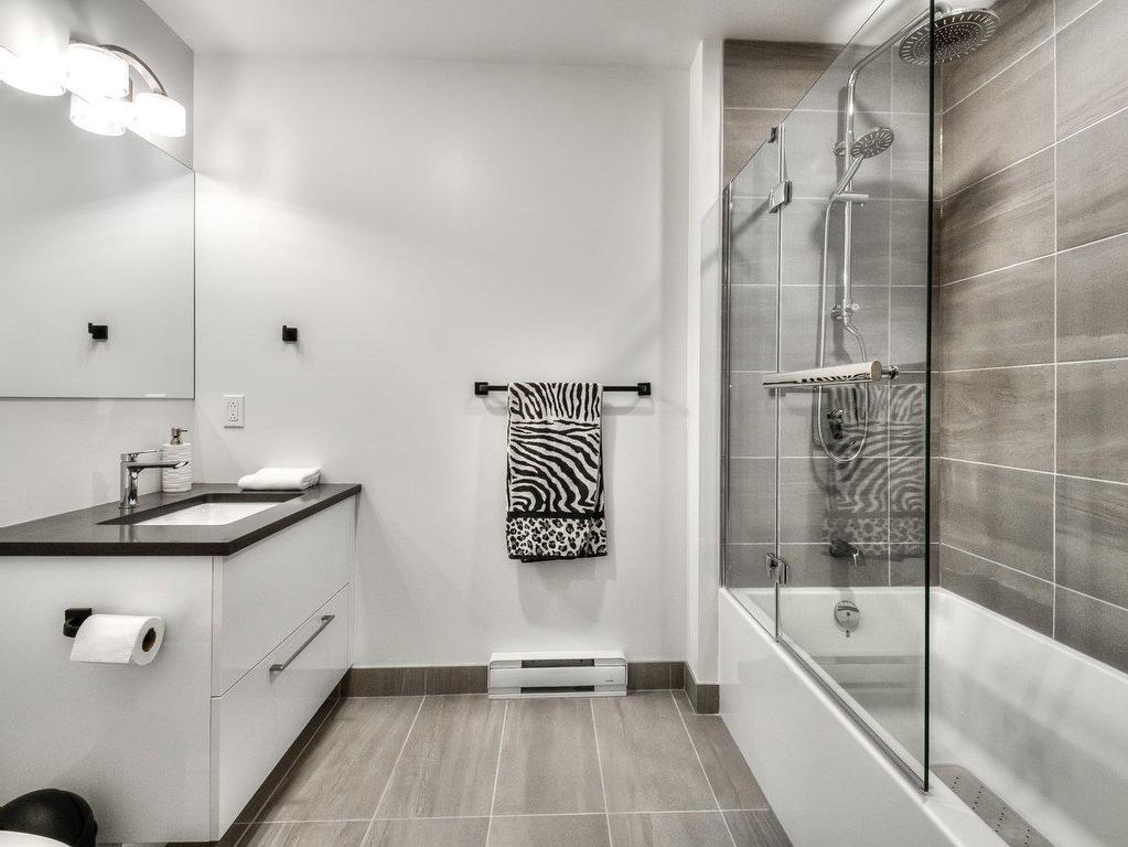









8310


Boul. St-Laurent

, 405,
Brossard,




QC
J4X0B5


