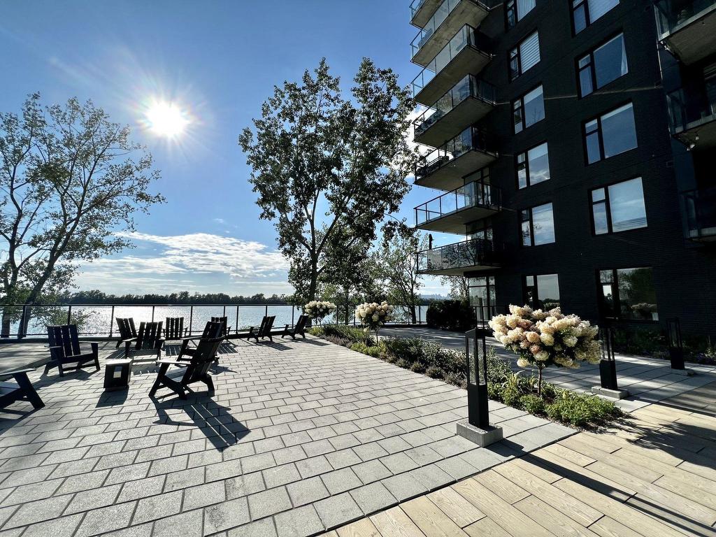 









8310


Boul. St-Laurent

, 405,
Brossard,




QC
J4X0B5

