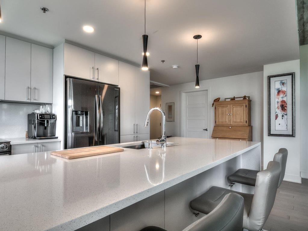 









8310


Boul. St-Laurent

, 405,
Brossard,




QC
J4X0B5

