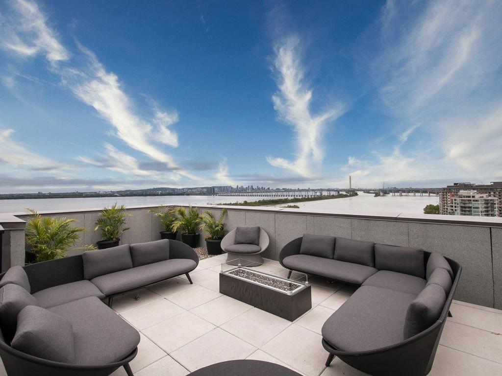 









8310


Boul. St-Laurent

, 405,
Brossard,




QC
J4X0B5

