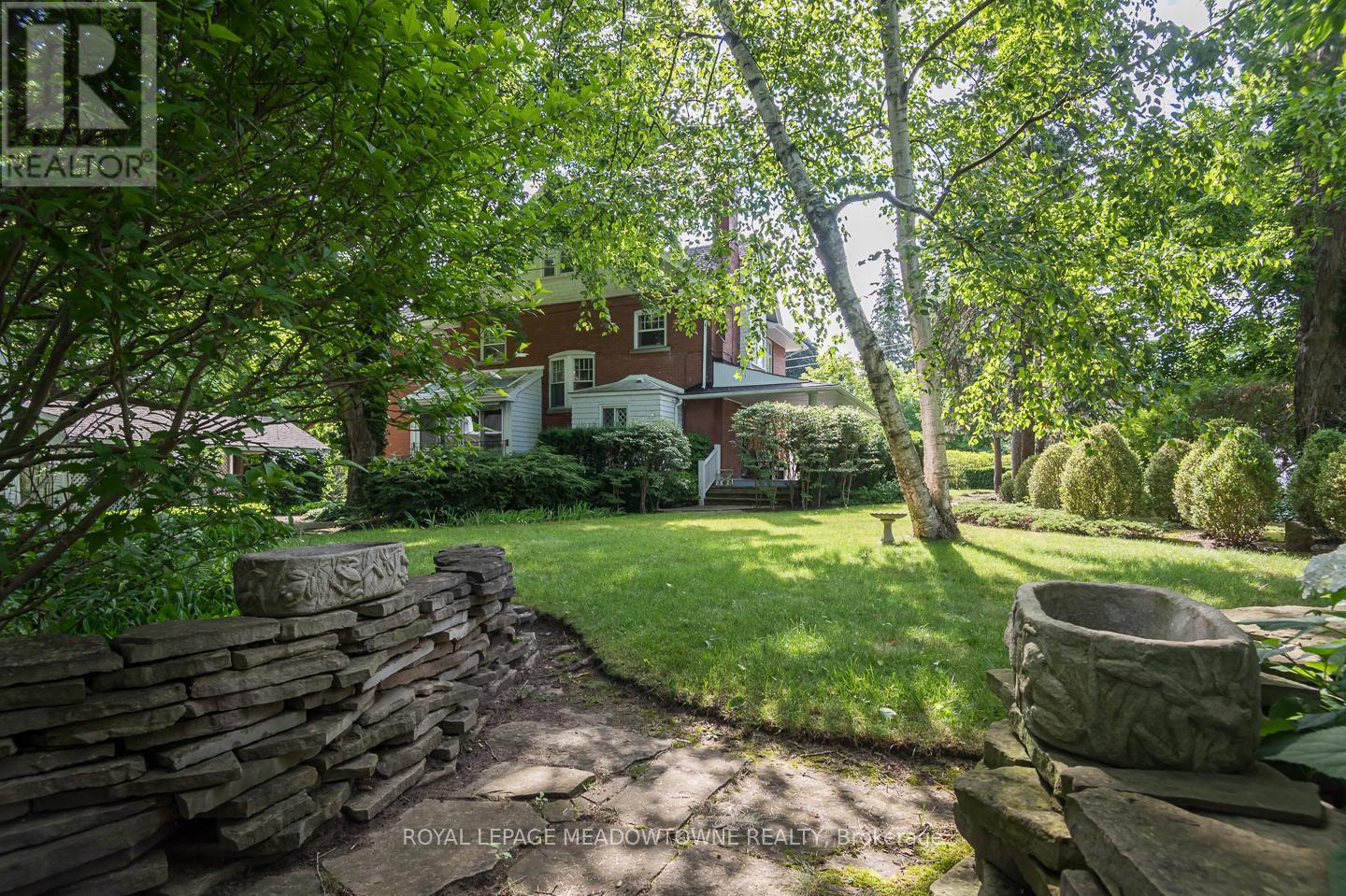 












397 TRAFALGAR ROAD

,
Oakville,




Ontario
L6J3H8

