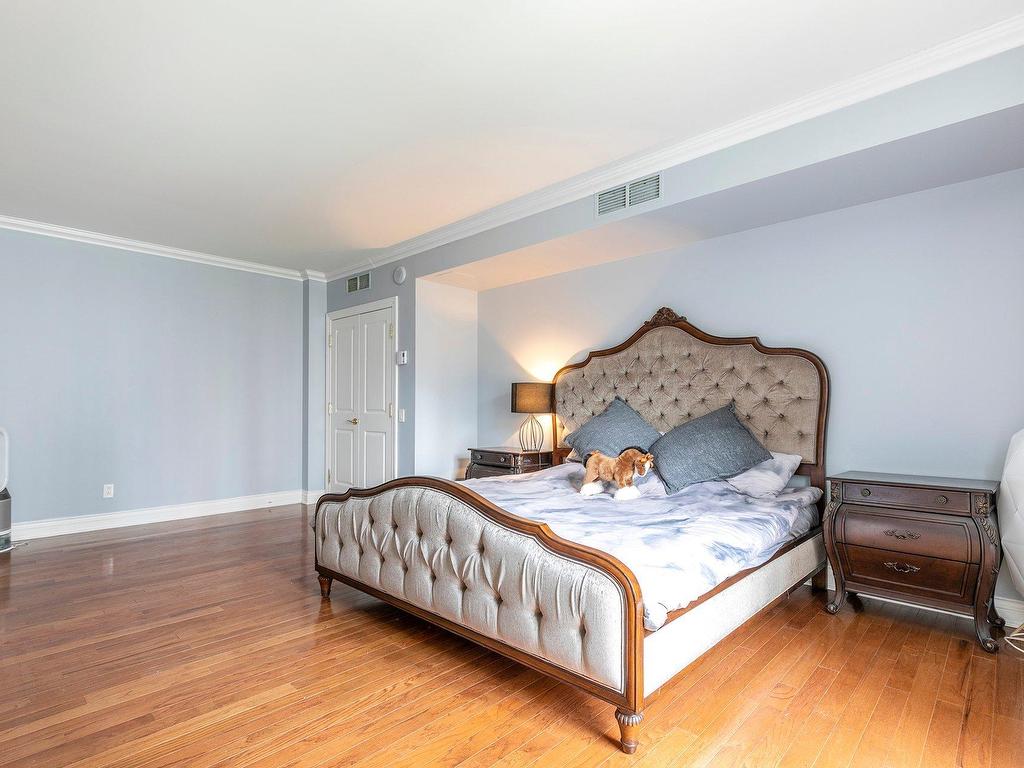 









1210


Boul. De Maisonneuve O.

, 5H,
Montréal (Ville-Marie),




QC
H3A0A2

