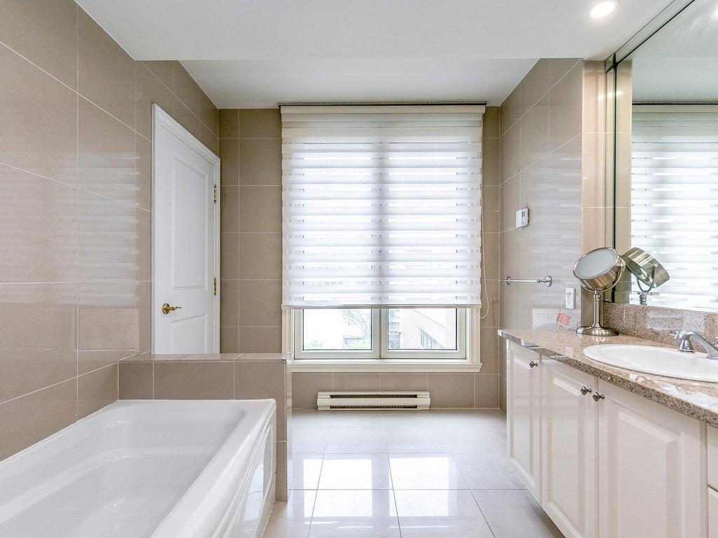 









1210


Boul. De Maisonneuve O.

, 5H,
Montréal (Ville-Marie),




QC
H3A0A2

