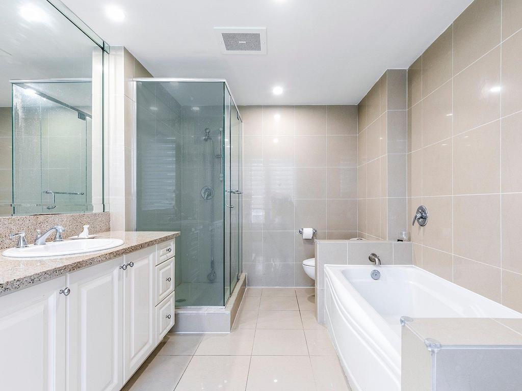 









1210


Boul. De Maisonneuve O.

, 5H,
Montréal (Ville-Marie),




QC
H3A0A2

