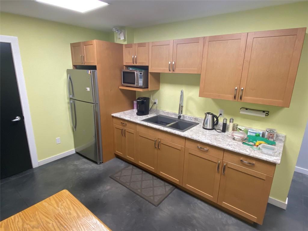 









2305


6th

Avenue,
Castlegar,




BC
V1N 2W1

