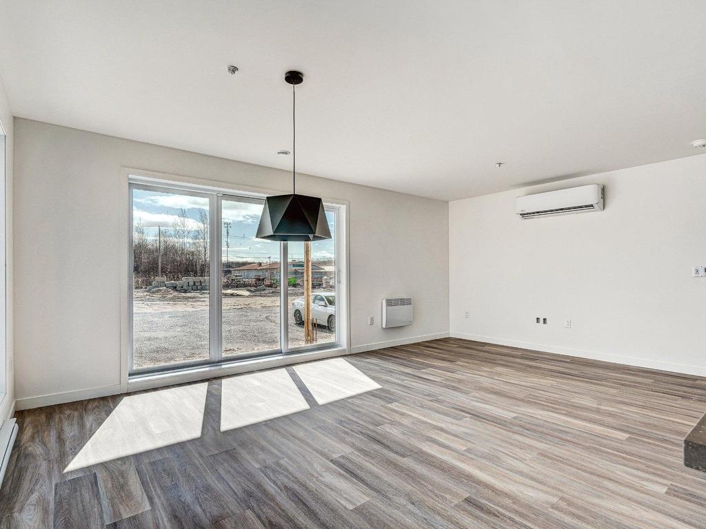 









4955


Rue des Ormes

, 2102,
Contrecoeur,




QC
J0L1C0

