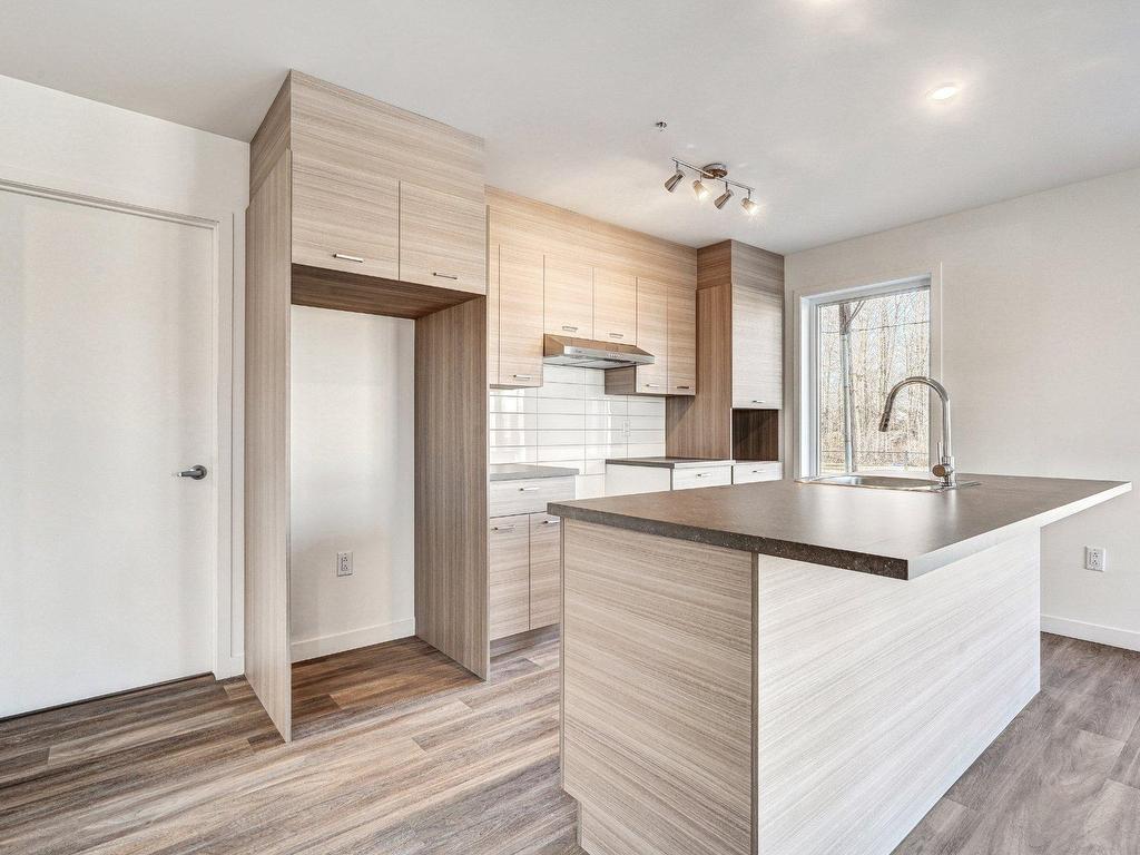 









4955


Rue des Ormes

, 2101,
Contrecoeur,




QC
J0L1C0


