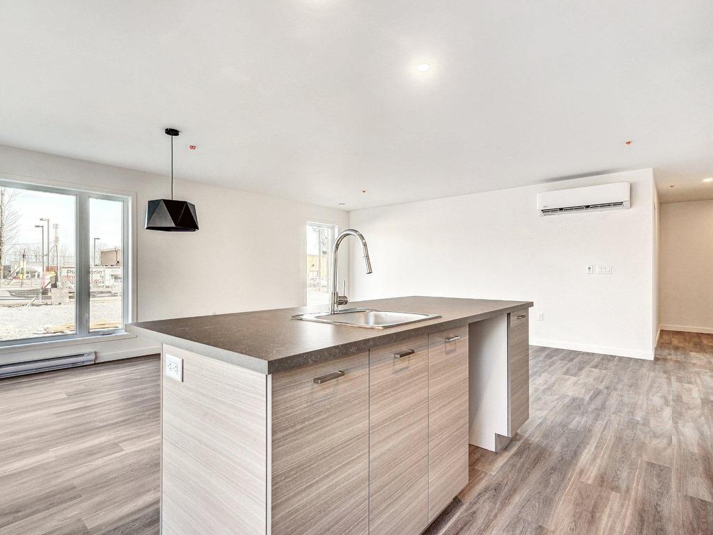 









4955


Rue des Ormes

, 2101,
Contrecoeur,




QC
J0L1C0

