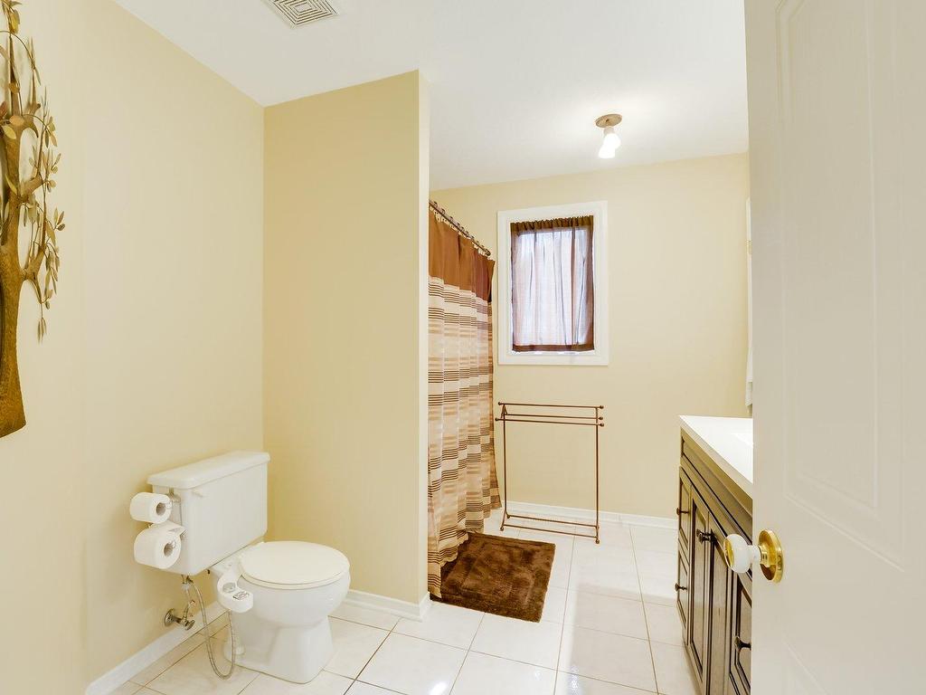 









24


Rue du St-Médard

,
Gatineau (Aylmer),




QC
J9H7A7


