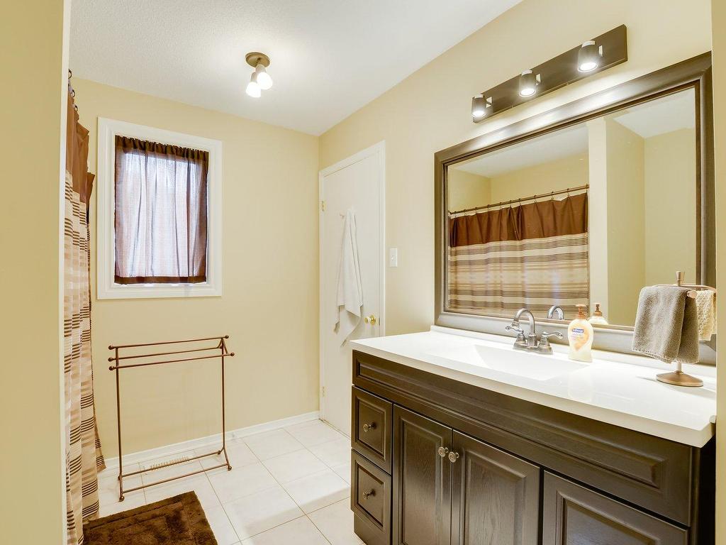 









24


Rue du St-Médard

,
Gatineau (Aylmer),




QC
J9H7A7

