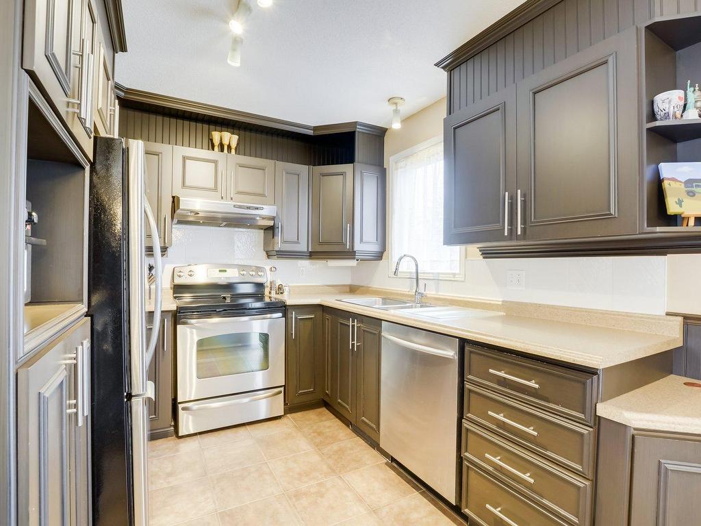 









24


Rue du St-Médard

,
Gatineau (Aylmer),




QC
J9H7A7

