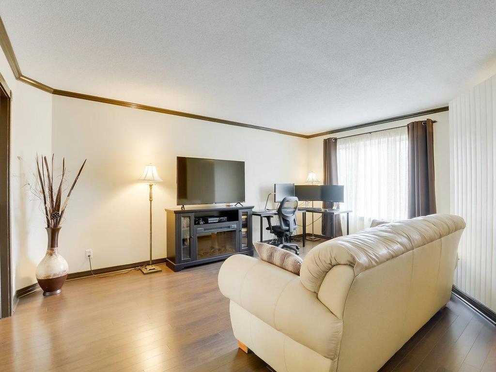 









24


Rue du St-Médard

,
Gatineau (Aylmer),




QC
J9H7A7

