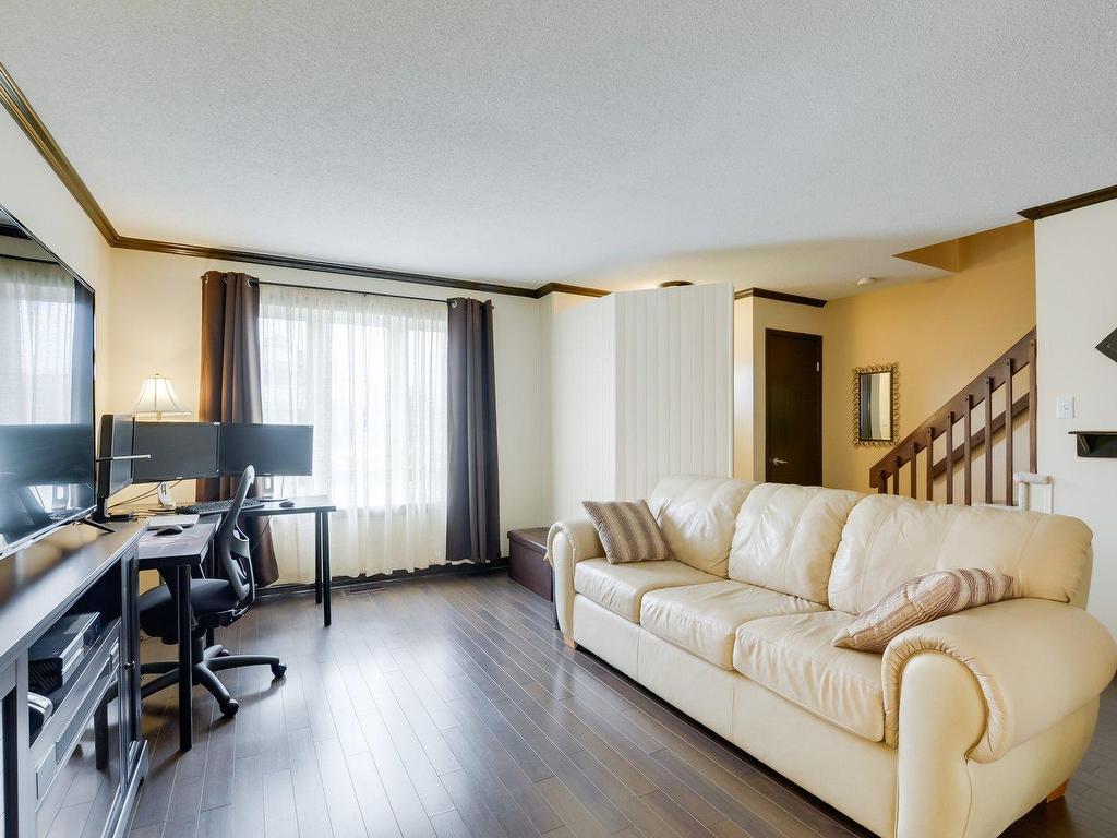 









24


Rue du St-Médard

,
Gatineau (Aylmer),




QC
J9H7A7

