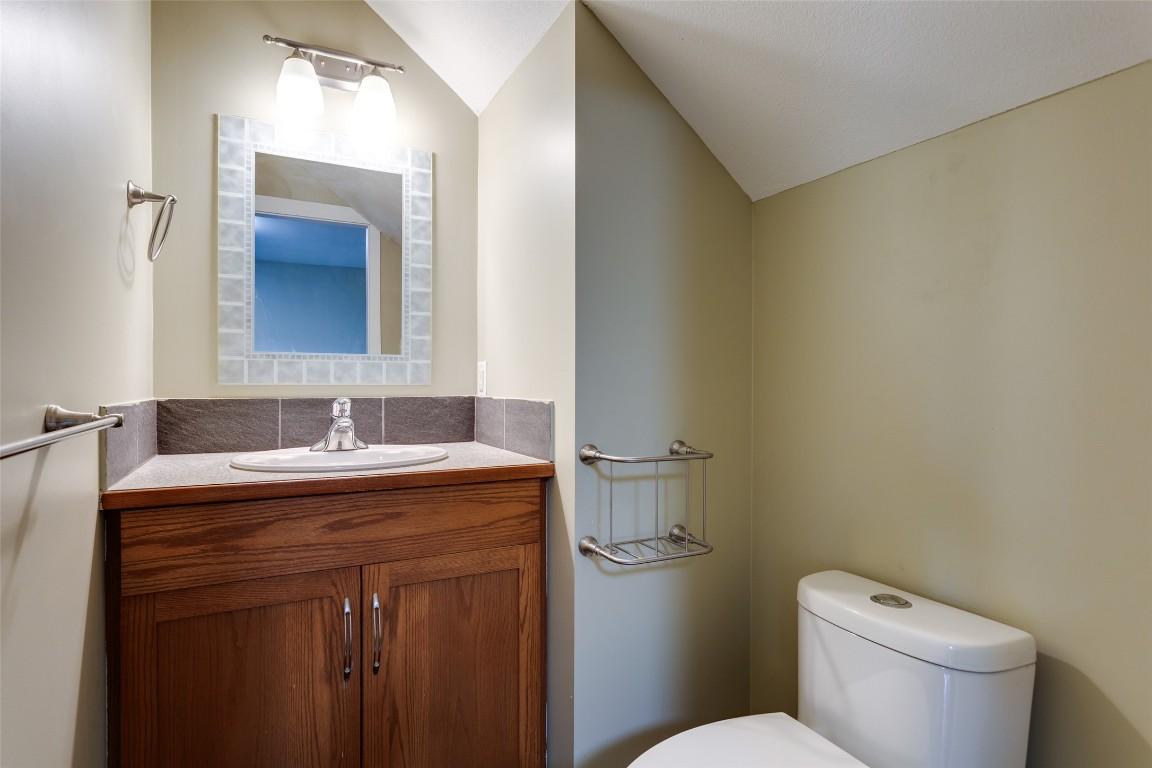 









860


Glenwood

Avenue,
Kelowna,




BC
V1Y 5M5

