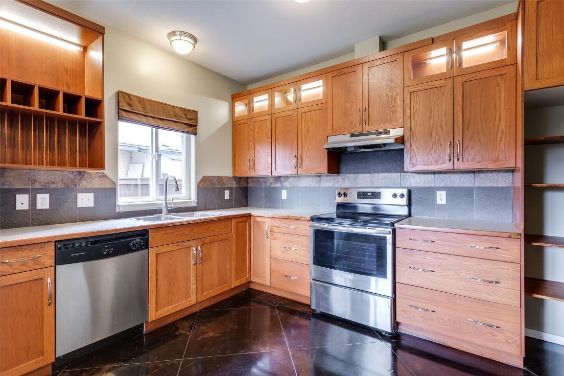 









860


Glenwood

Avenue,
Kelowna,




BC
V1Y 5M5

