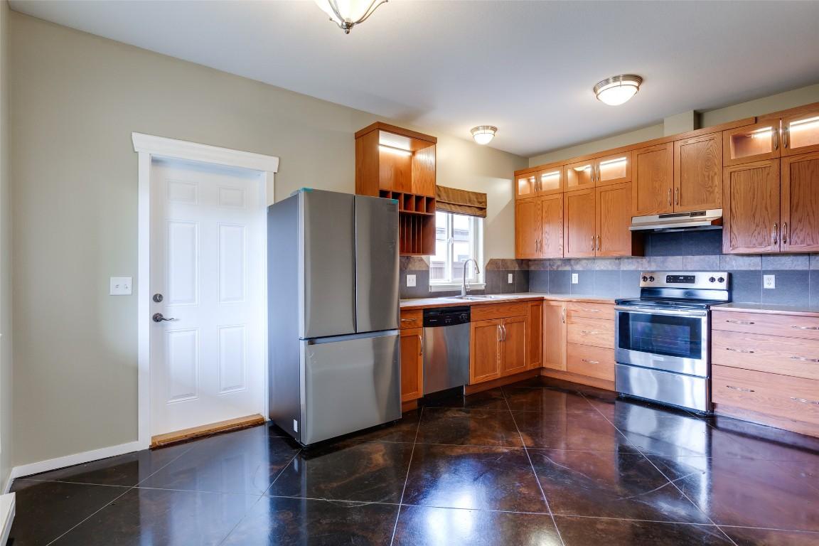 









860


Glenwood

Avenue,
Kelowna,




BC
V1Y 5M5

