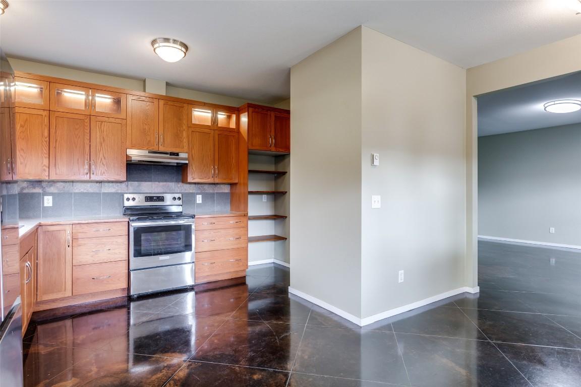 









860


Glenwood

Avenue,
Kelowna,




BC
V1Y 5M5

