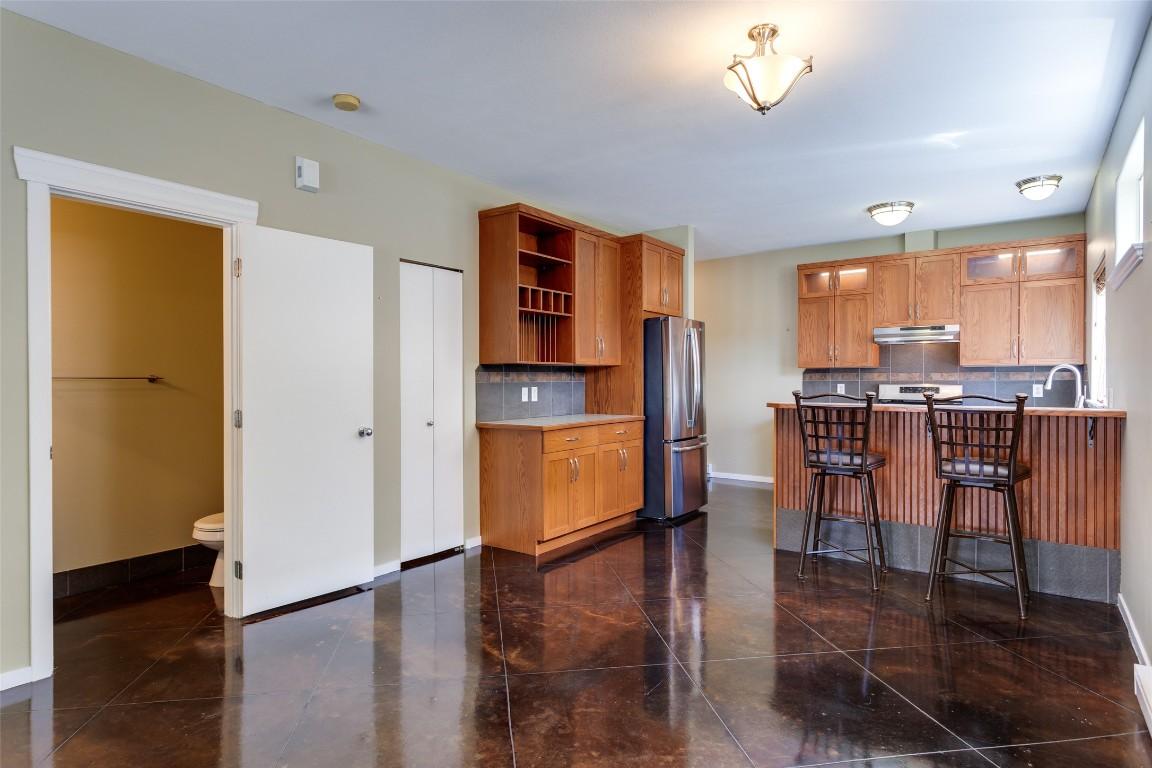 









860


Glenwood

Avenue,
Kelowna,




BC
V1Y 5M5

