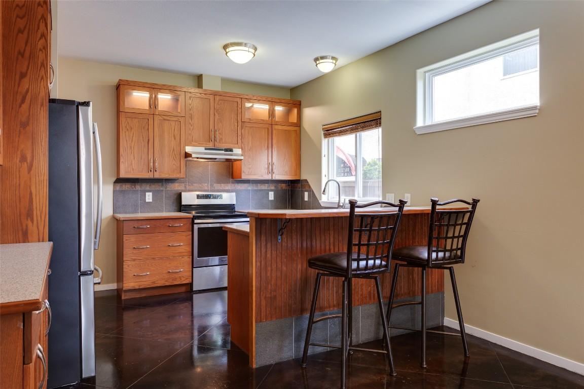 









860


Glenwood

Avenue,
Kelowna,




BC
V1Y 5M5

