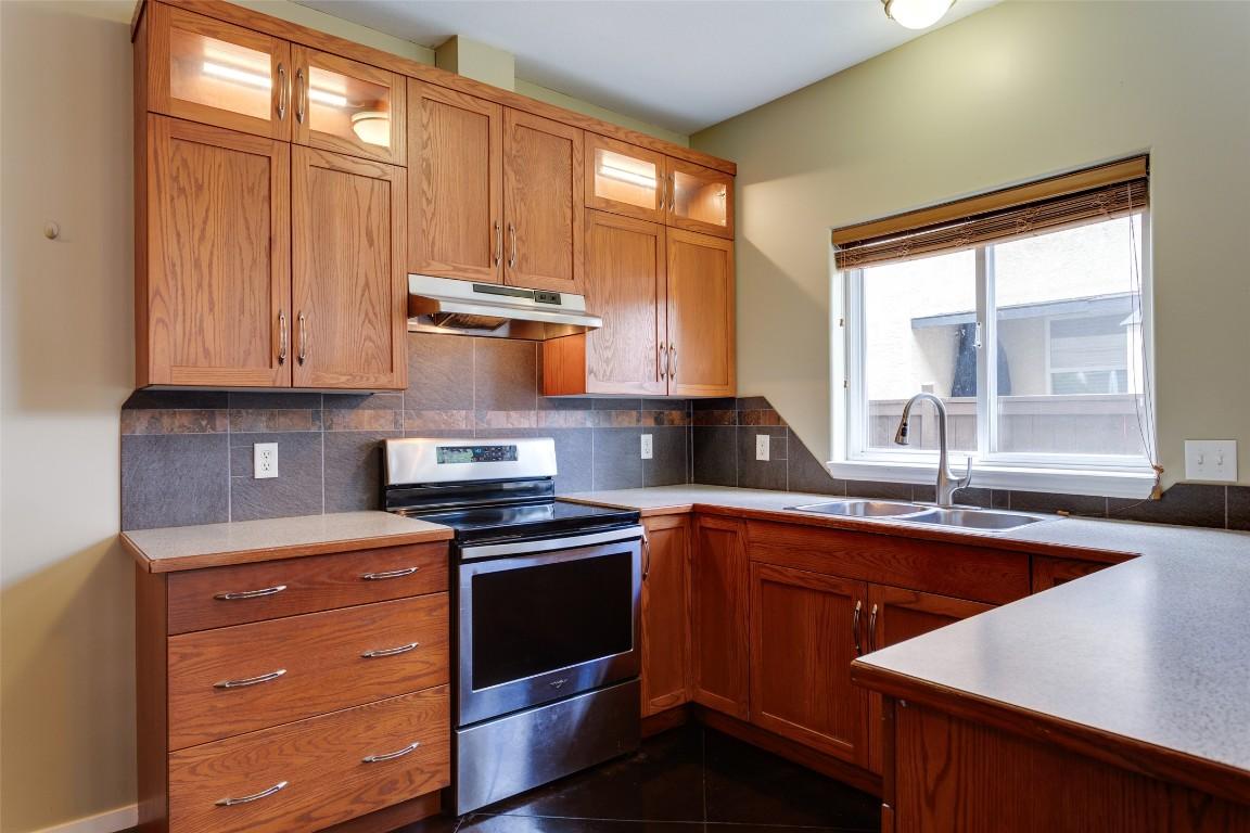 









860


Glenwood

Avenue,
Kelowna,




BC
V1Y 5M5

