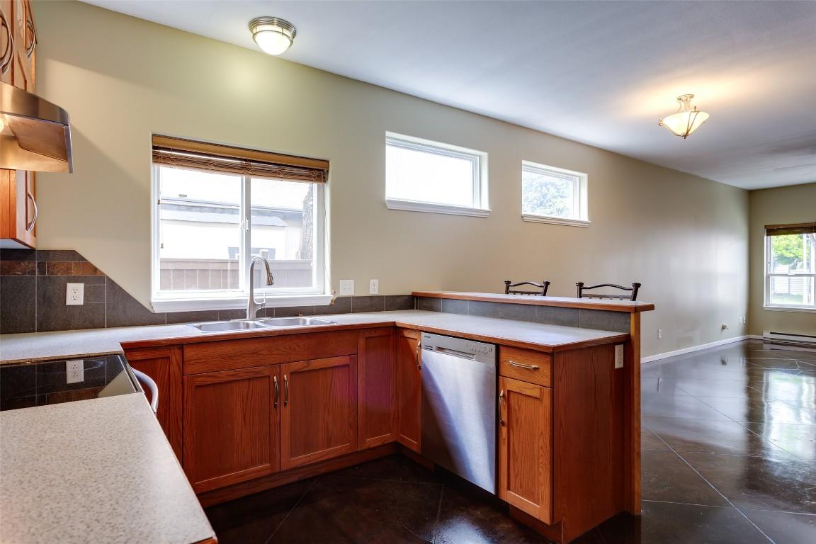 









860


Glenwood

Avenue,
Kelowna,




BC
V1Y 5M5

