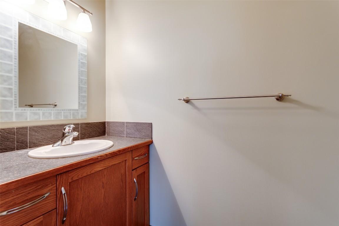 









860


Glenwood

Avenue,
Kelowna,




BC
V1Y 5M5

