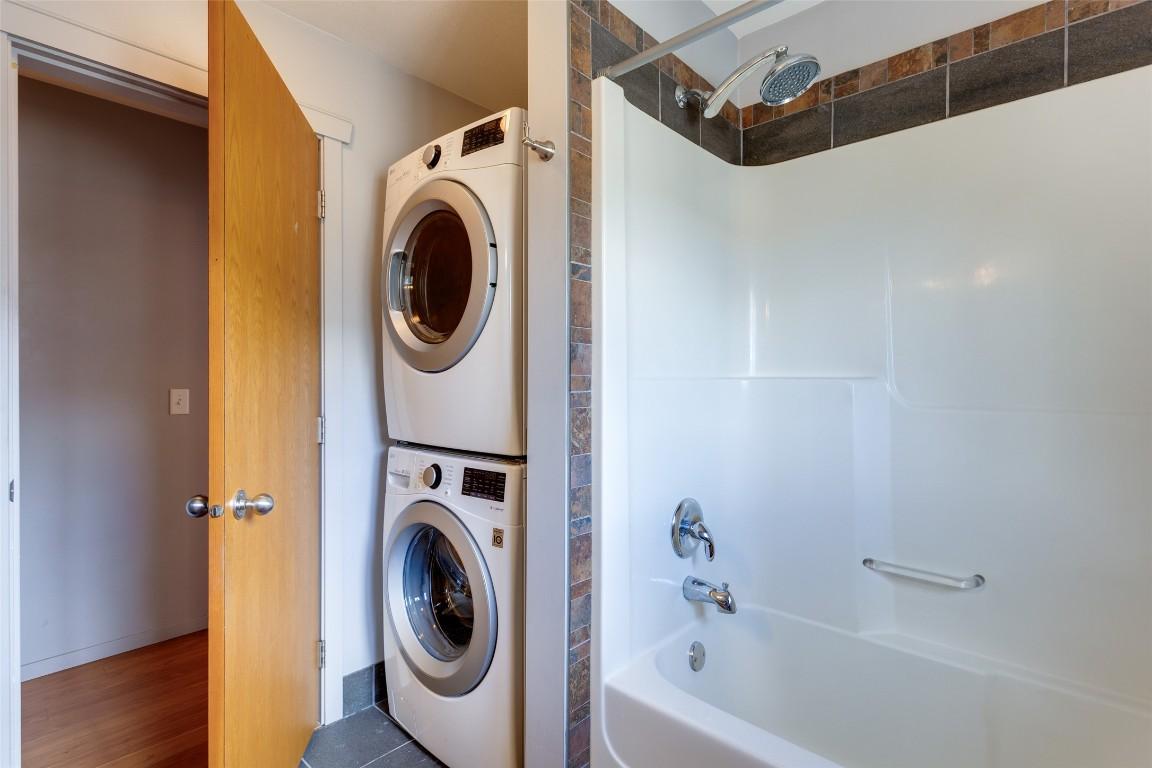 









860


Glenwood

Avenue,
Kelowna,




BC
V1Y 5M5

