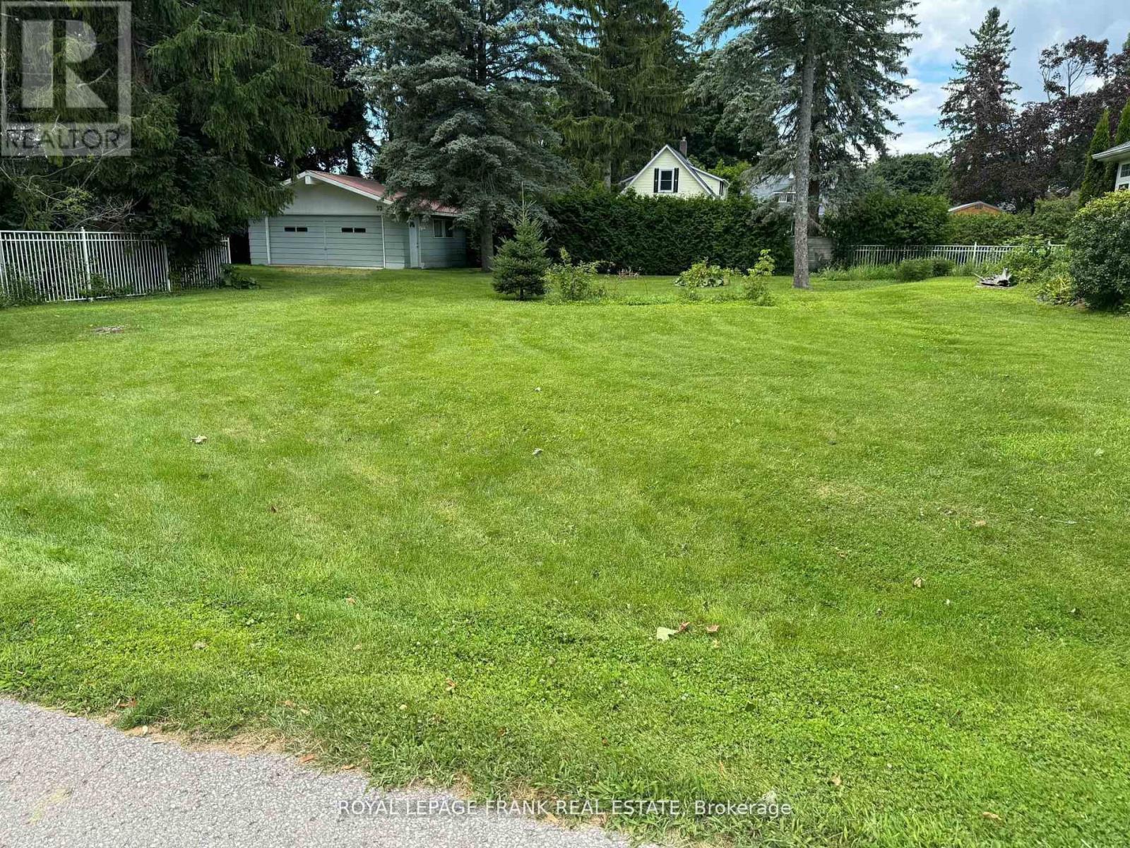 












52 COBBLEDICK STREET

,
Clarington (Orono),







Ontario
L0B1M0

