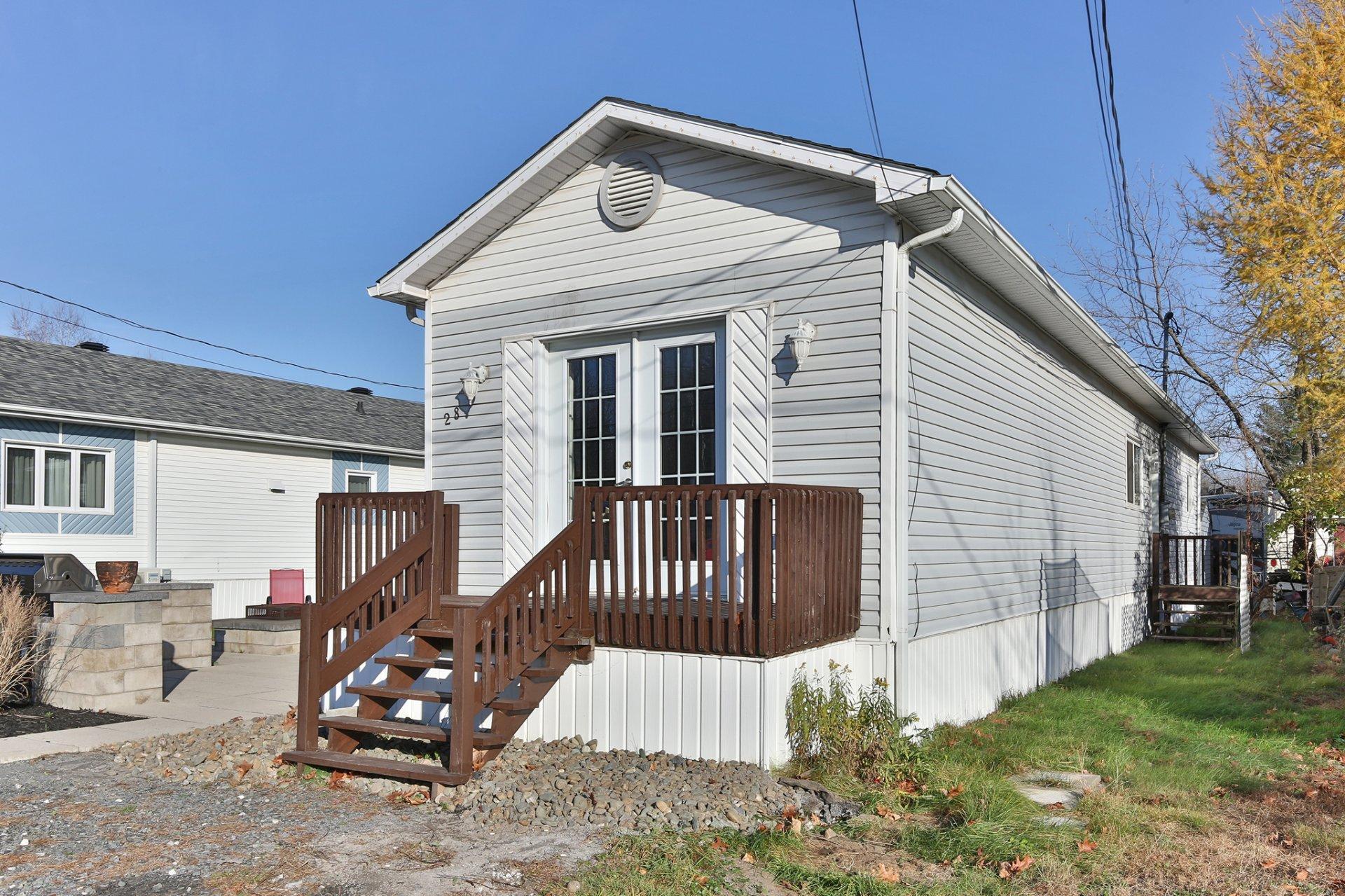 









1633


Rue Principale

, 28,
Granby,




QC
J2J0M7

