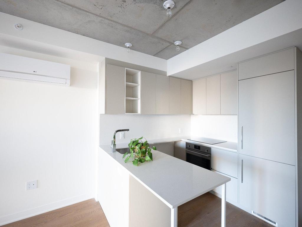 









360


Rue Mayor

, 1006,
Montréal (Ville-Marie),




QC
H3A0J4

